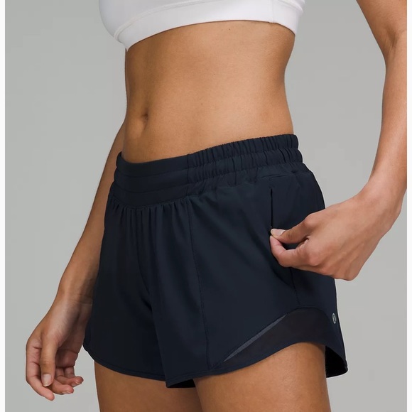 Lululemon Hotty Hot short 4” lined - Picture 4 of 13